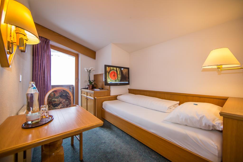 Hotel Cresta Samnaun Ruang foto